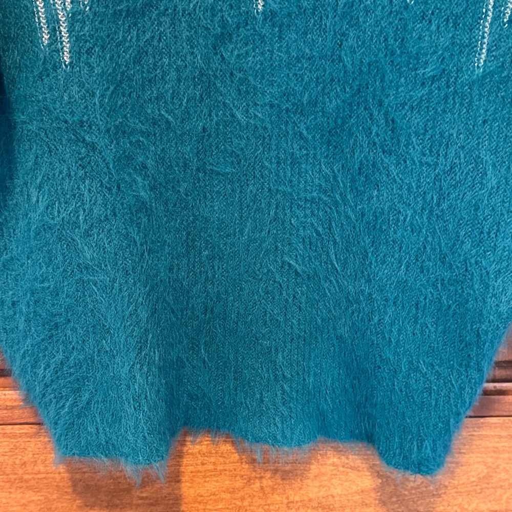 Jennifer Lopez Teal and Cream Crew Neck Sweater - Picture 3 of 9